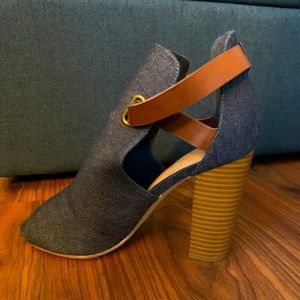 Shoedazzle denim/brown open-toed sandal